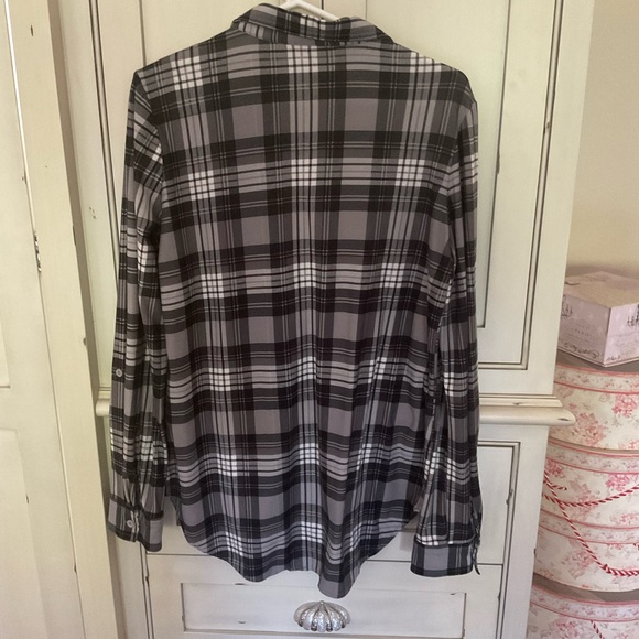 Aerie & Forever 21 long sleeve button down blouses. - Picture 7 of 7